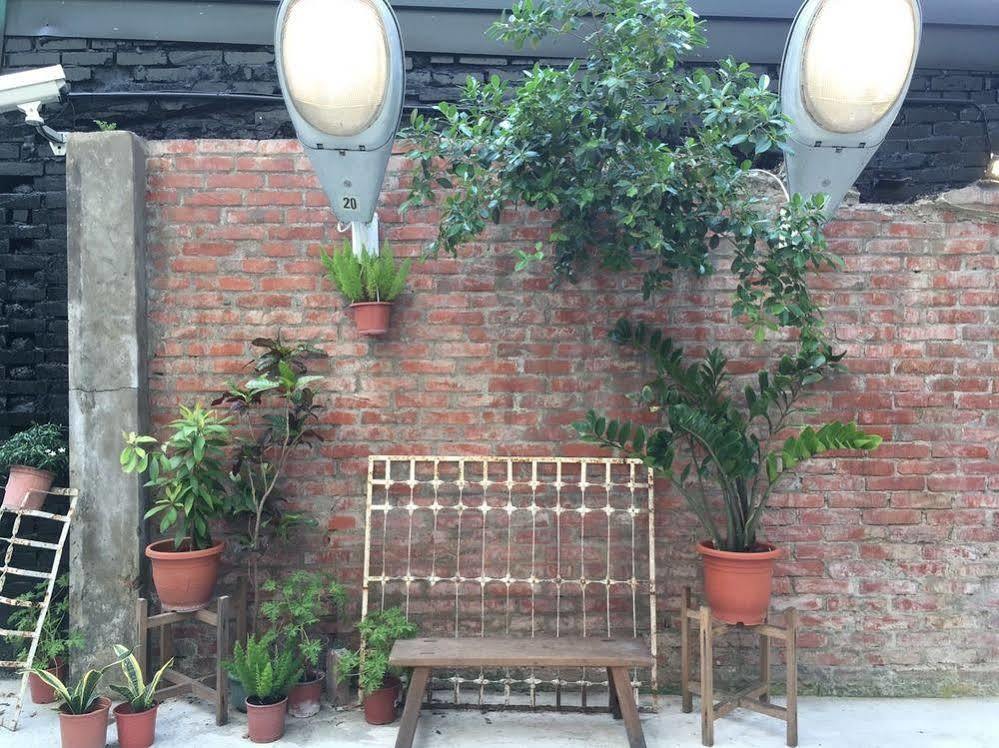 被愛咖啡小旅館 Birdeye Garden Tainan Exterior photo